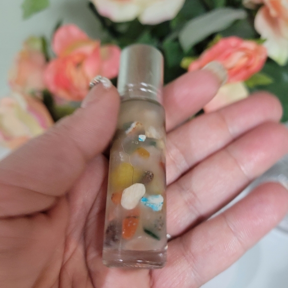 CRYSTAL INFUSED SKIN RESCUE ESSENTIAL OIL. HOMEMADE HEALTH GRADE MATERIALS 👀 - Picture 5 of 10